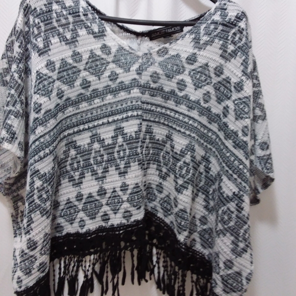 Boho Fringed Poncho - Picture 1 of 5